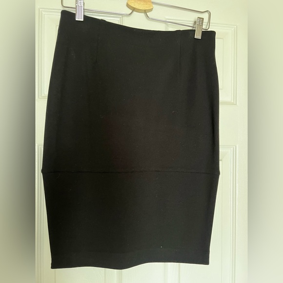 Aritzia Wilfred Black Skirt with Side Zippers Size 10 - Picture 3 of 4